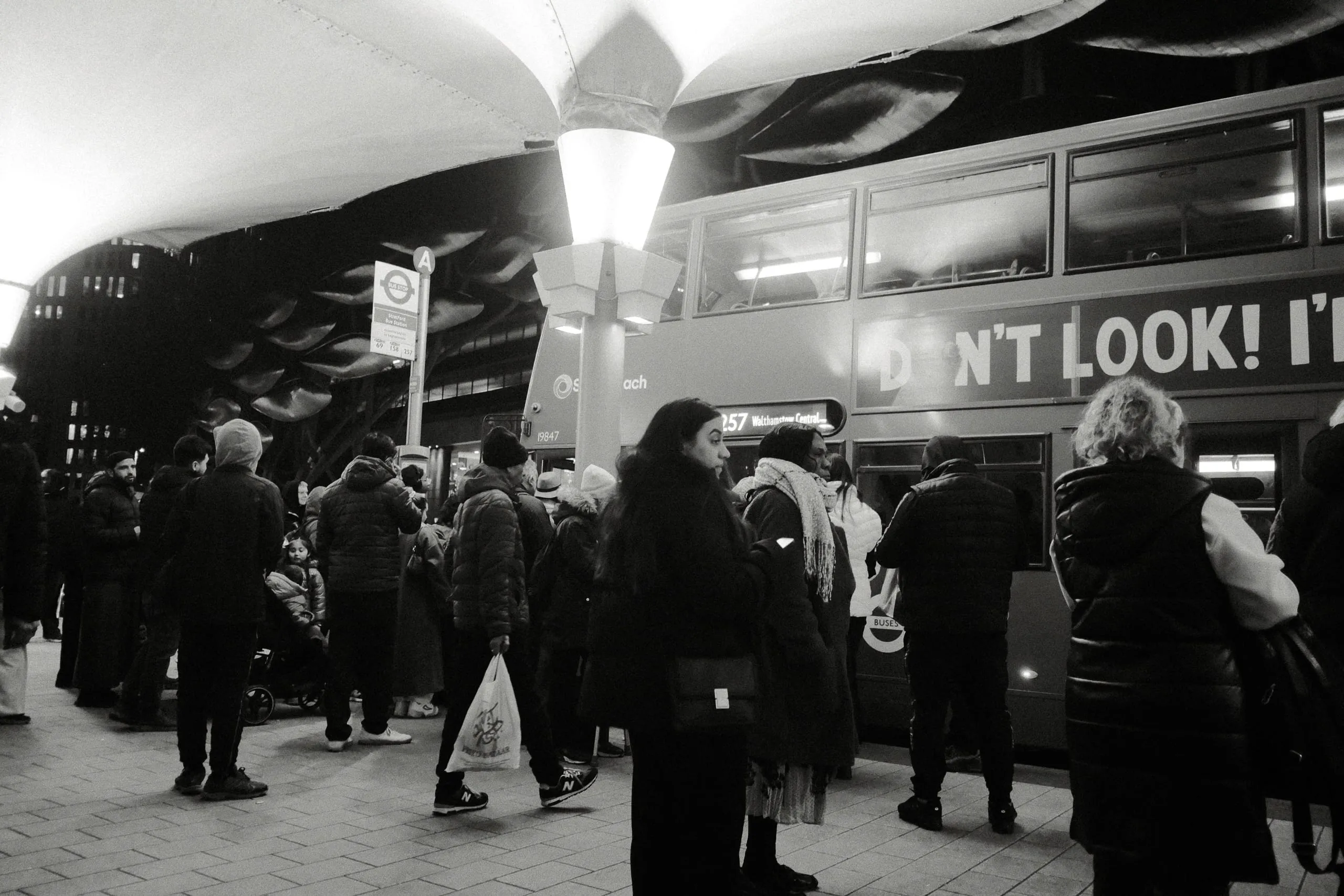 A multitude waits for the 158 bus
