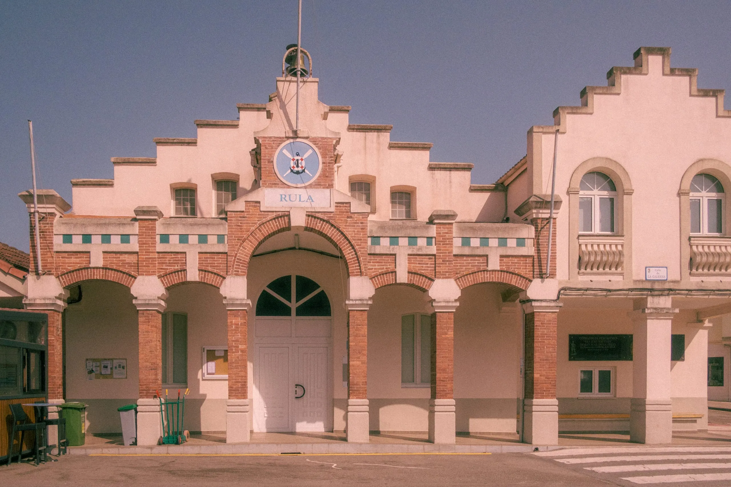 The arched facade of the Rula fish market, San Juan de la Arena